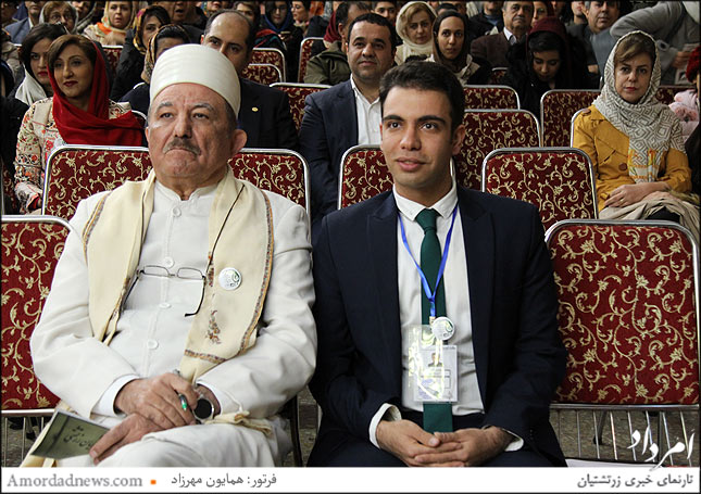 از چپ موبد دکتر اردشیر خورشیدیان فرنشین انجمن موبدان