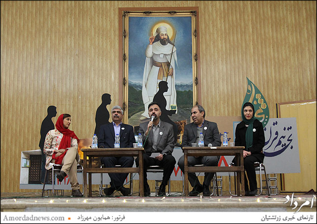 میزگرد با باشندگی موبدیاران پریا ماوندی و سرور تاراپوروالا، بابک سلامتی سردبیر هفته&zwnj;نامه&zwnj;ی امرداد، دکتر اسفندیار اختیاری، آرمین هورمزدی، دبیران پیشین کانون دانشجویان زرتشتی