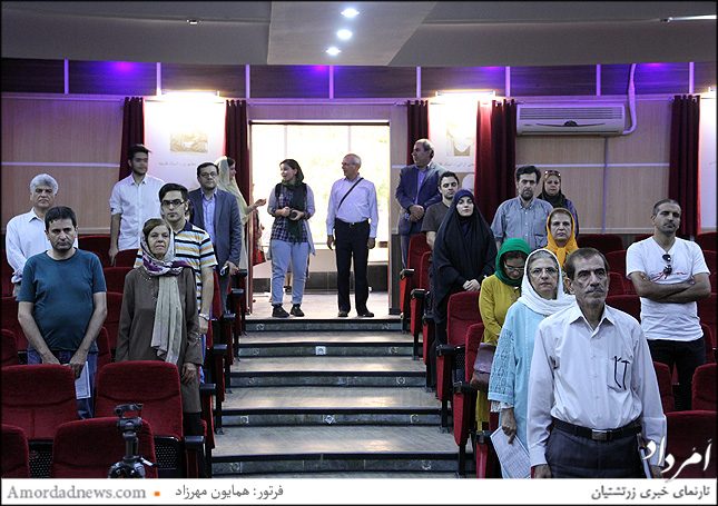 احترام به سرود میهنی ایران