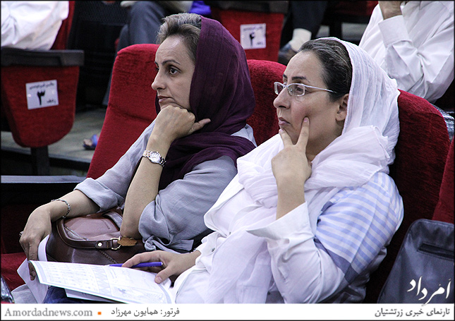 چهره سمت چپ فرزانه گشتاسب کارشناس زبانهای  ایران باستان