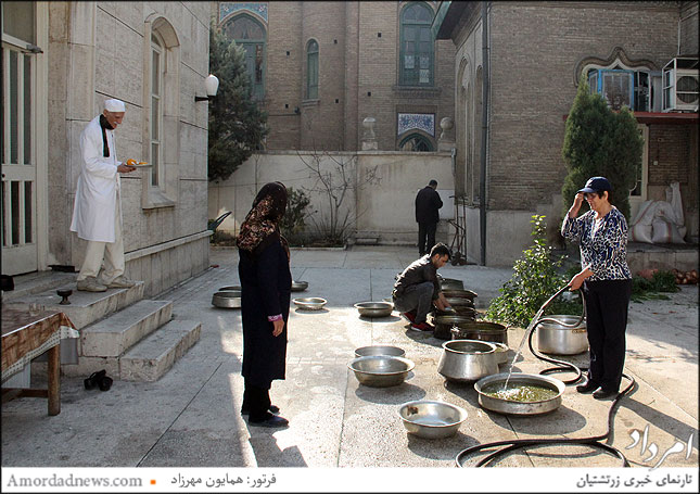 تدارک آش سالگرد اشوزرتشت در آتشکده تهران